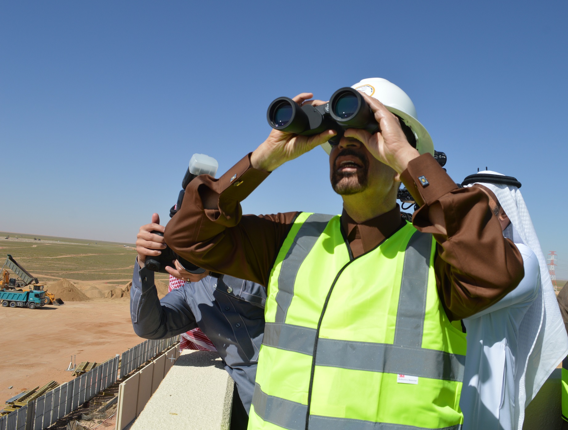 HE Eng. Khalid Al Falih, Minister of Energy, Industry and Mineral Resources on grounds at Skaka receives ACWA Power’s updates on the progress of the first renewable project in Saudi Arabia 